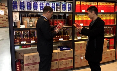 管城區(qū)金岱監(jiān)管所開(kāi)展酒類(lèi)專(zhuān)項(xiàng)檢查，強(qiáng)化信息管理服務(wù)